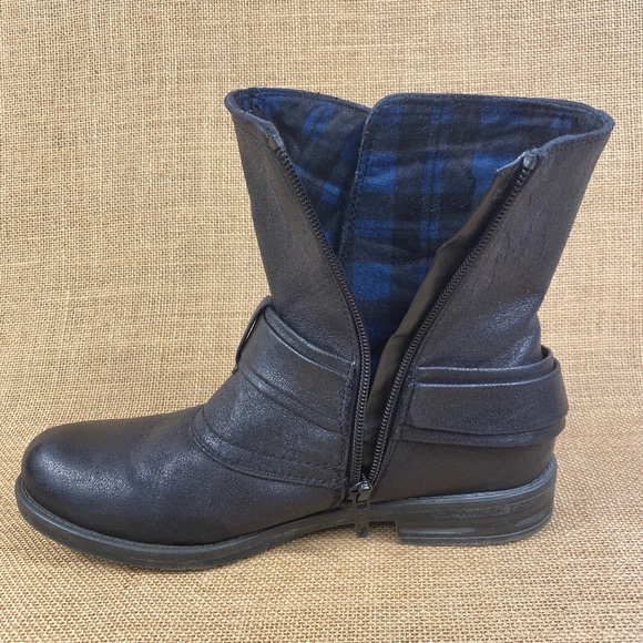 Bear Trap Boots Black  Buckle Side Zip
Women's Size 7 - Picture 4 of 12